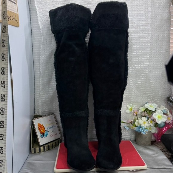 (F) BCBG Max Azria MA Dorota Women's Vintage Tall Suede Boots
SIZE 8B - Picture 3 of 12